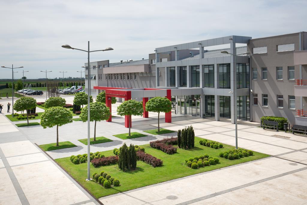 Hotel Srbija Lux Stara Pazova Exterior photo