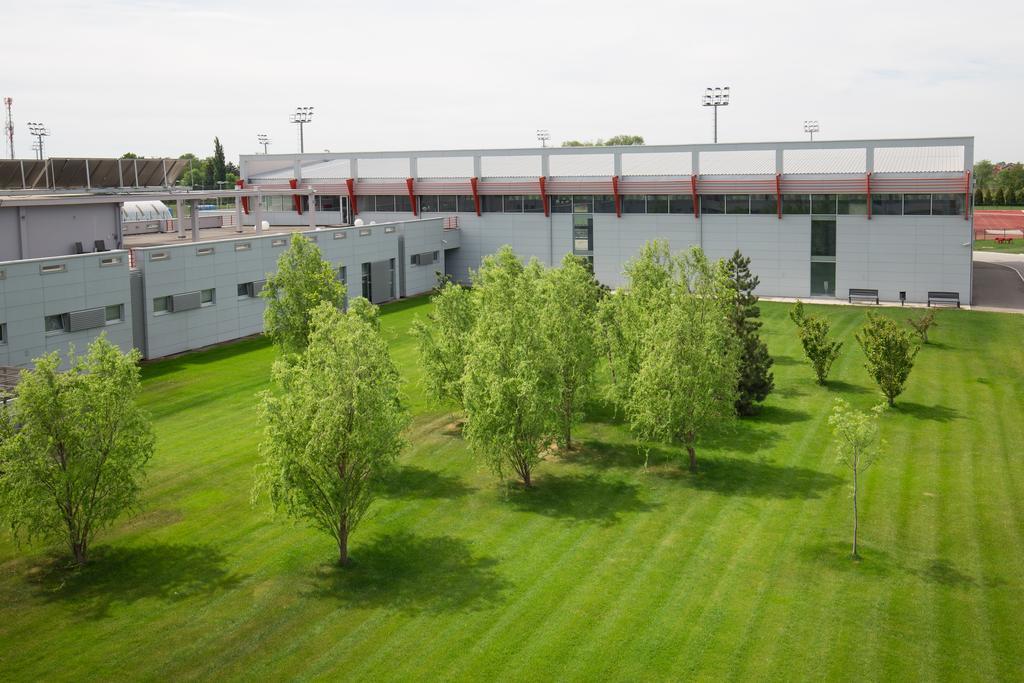 Hotel Srbija Lux Stara Pazova Exterior photo